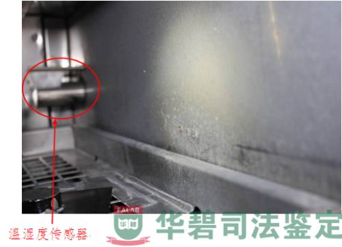 涉案氙燈耐氣候老化試驗(yàn)箱的溫濕度傳感器附近無(wú)遮蔽物